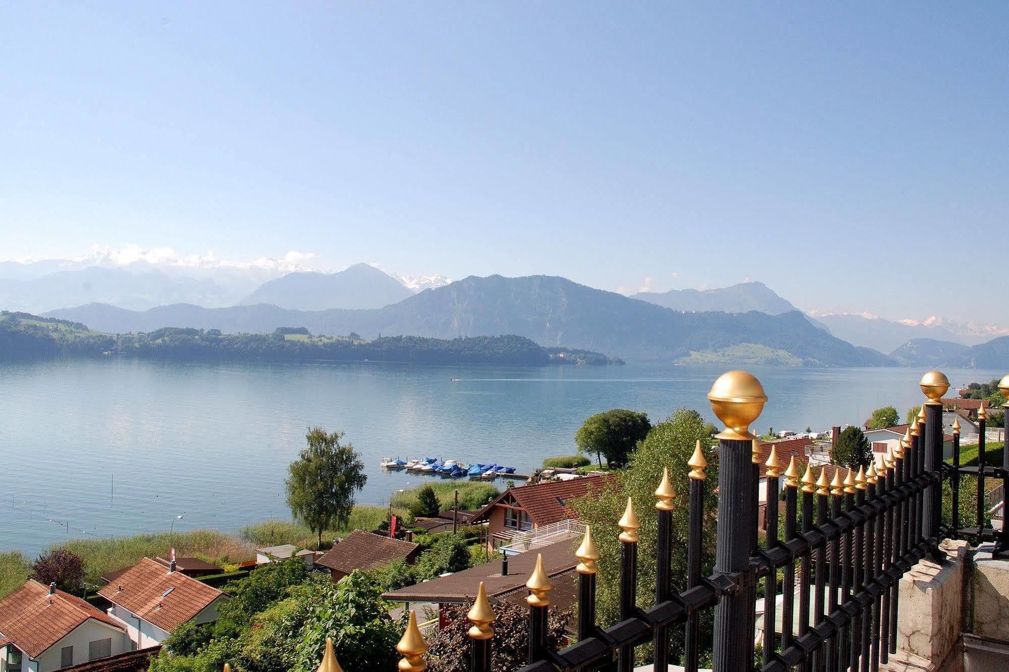 Swiss-Chalet Merlischachen - Romantik Schloss-Hotel Am See Kussnacht Exterior photo