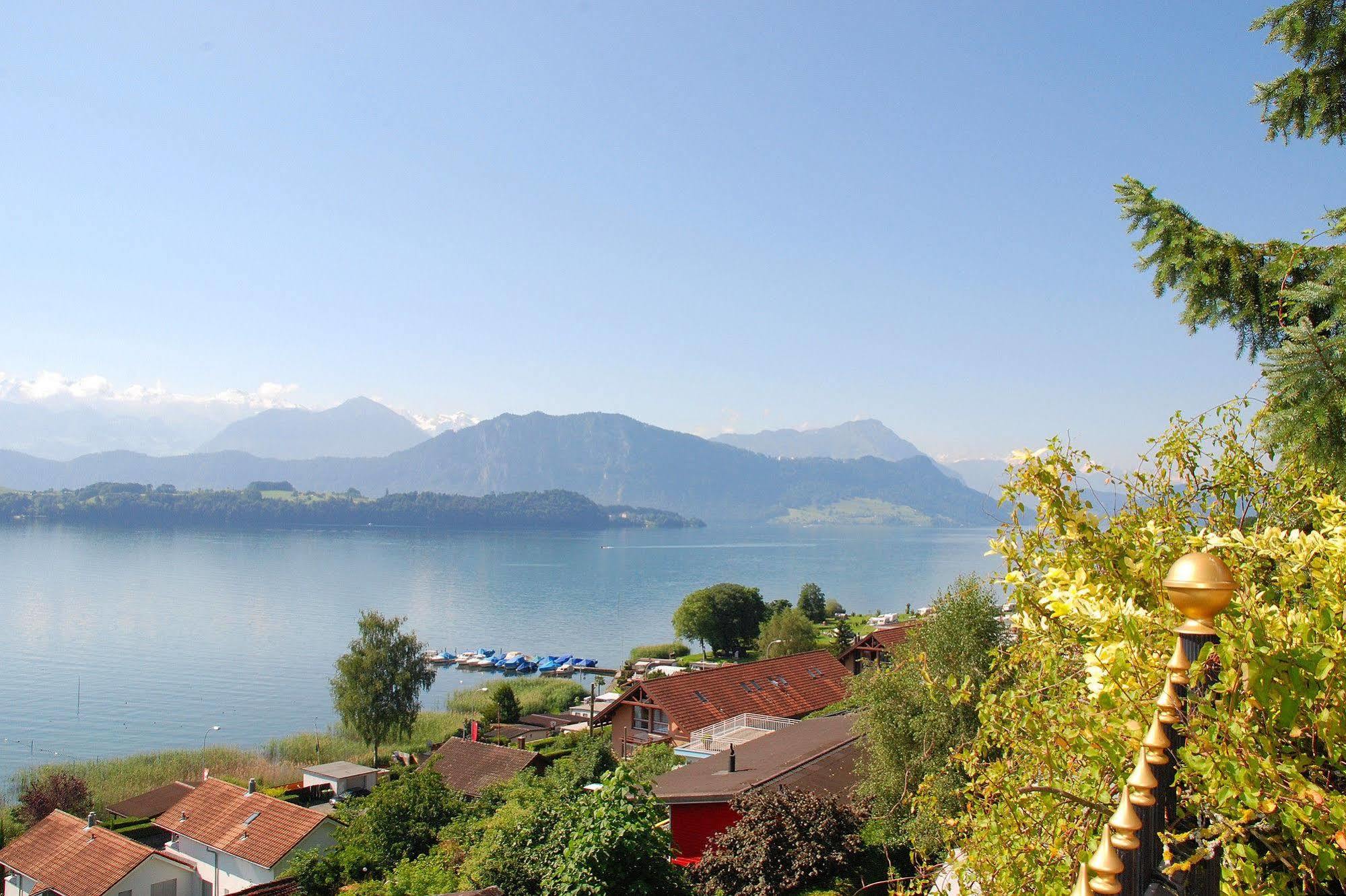 Swiss-Chalet Merlischachen - Romantik Schloss-Hotel Am See Kussnacht Exterior photo